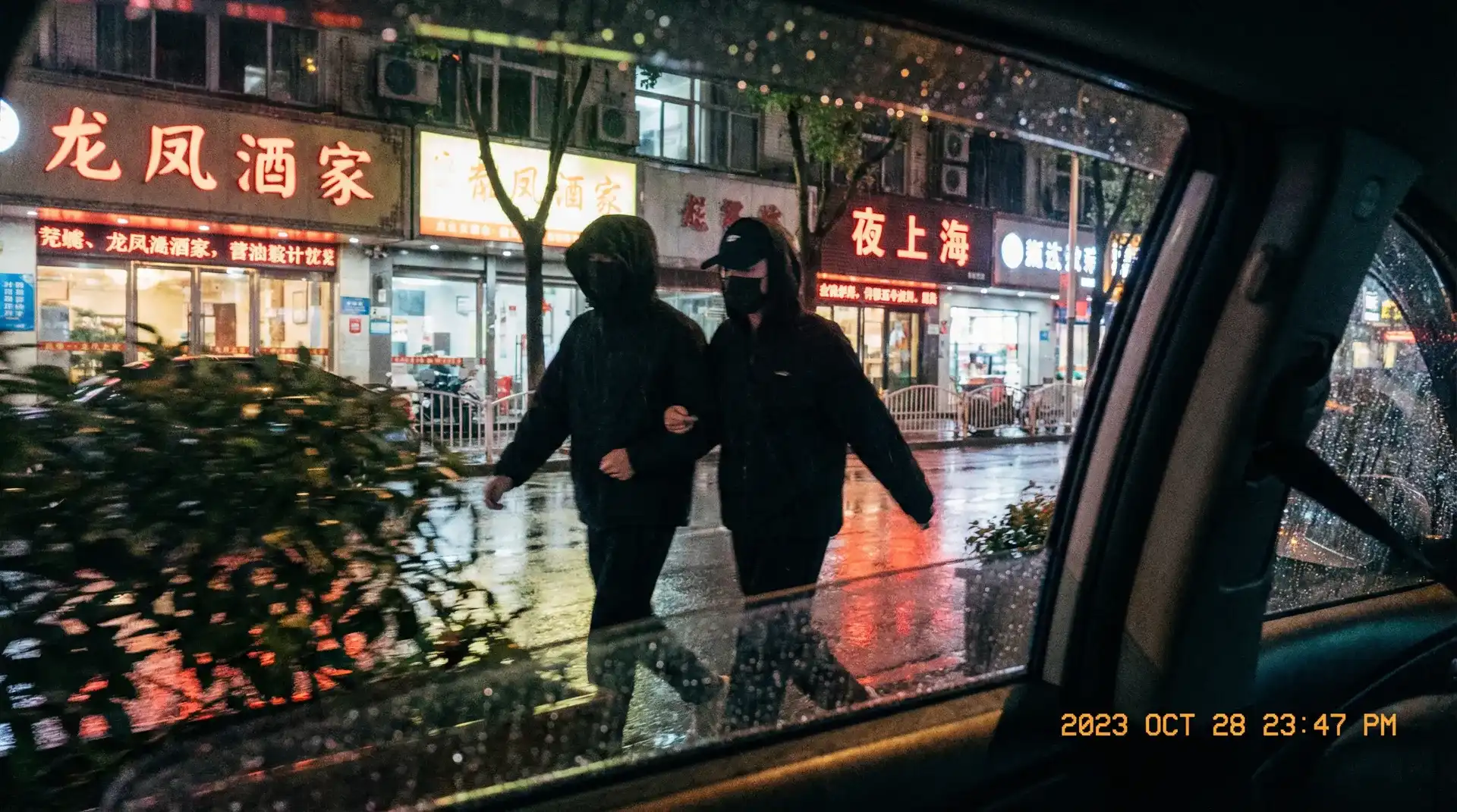 今日吃瓜-实时热点新闻|最新独家爆料|热门娱乐资讯平台 - 顶流明星深夜密会现场抓拍照片